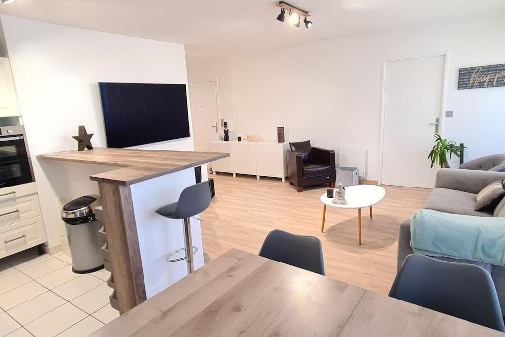Charmant Logement Avec Jacuzzi 芒特拉若利 外观 照片