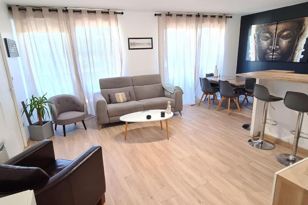 Charmant Logement Avec Jacuzzi 芒特拉若利 外观 照片