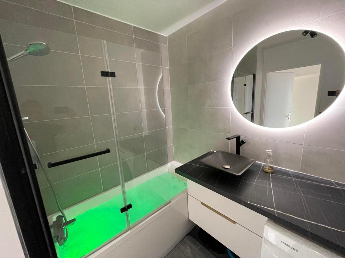 Charmant Logement Avec Jacuzzi 芒特拉若利 外观 照片